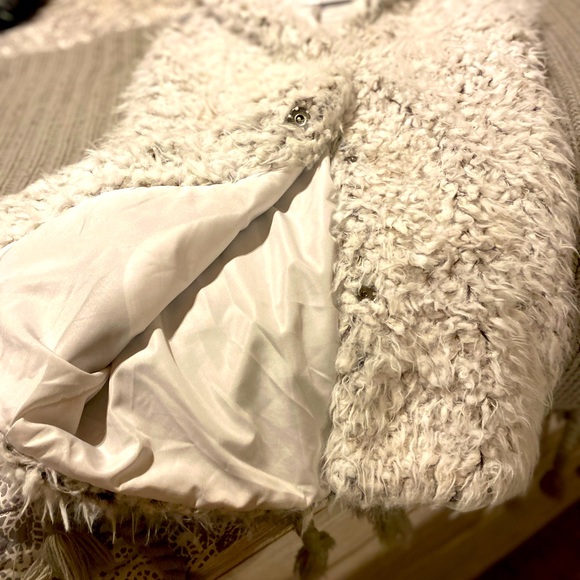 Love token fur vest! - Picture 3 of 9